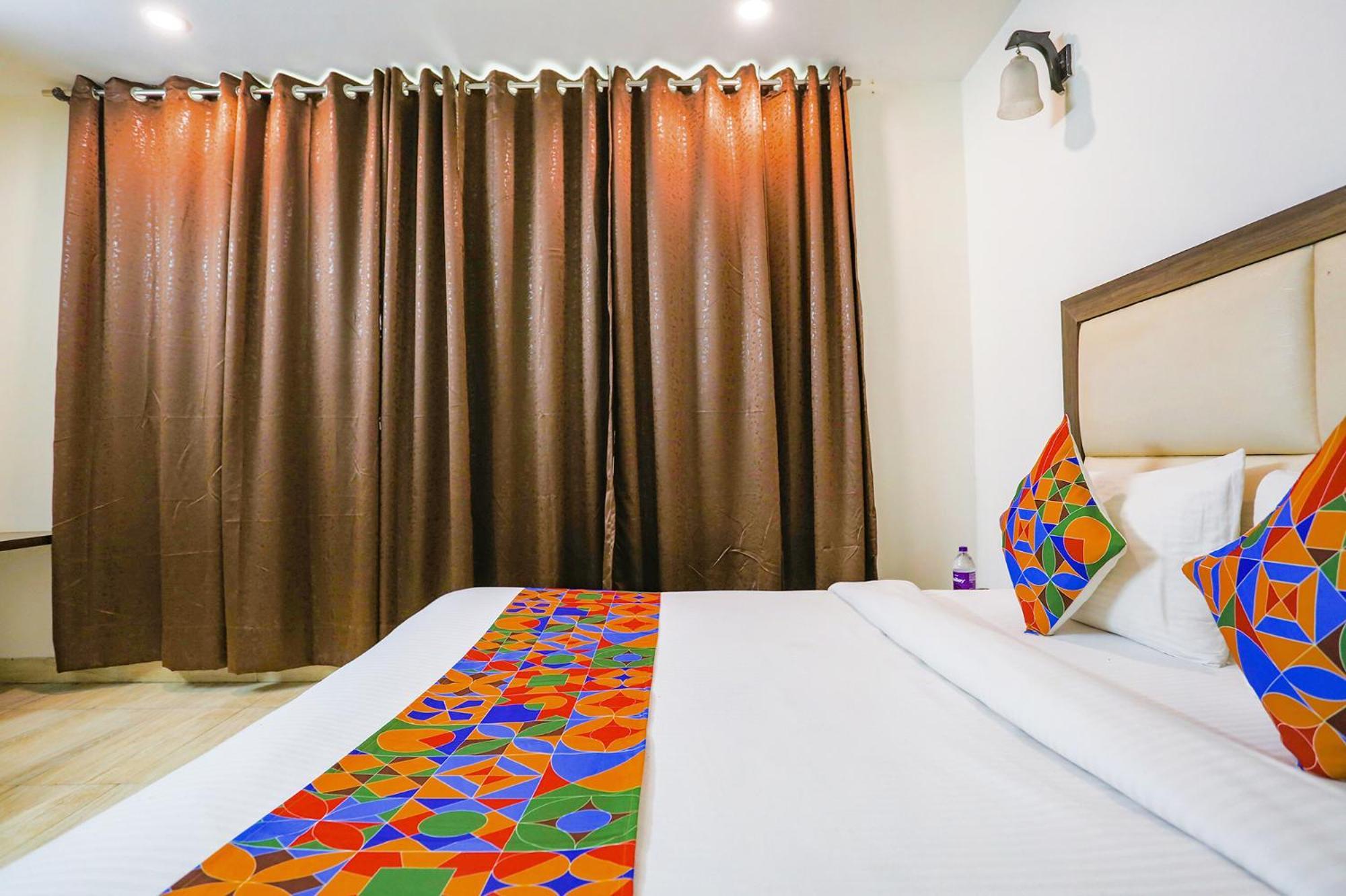 Fabhotel Jpm The Grand Bella - Nr Nehru Place Market Нью-Дели Экстерьер фото